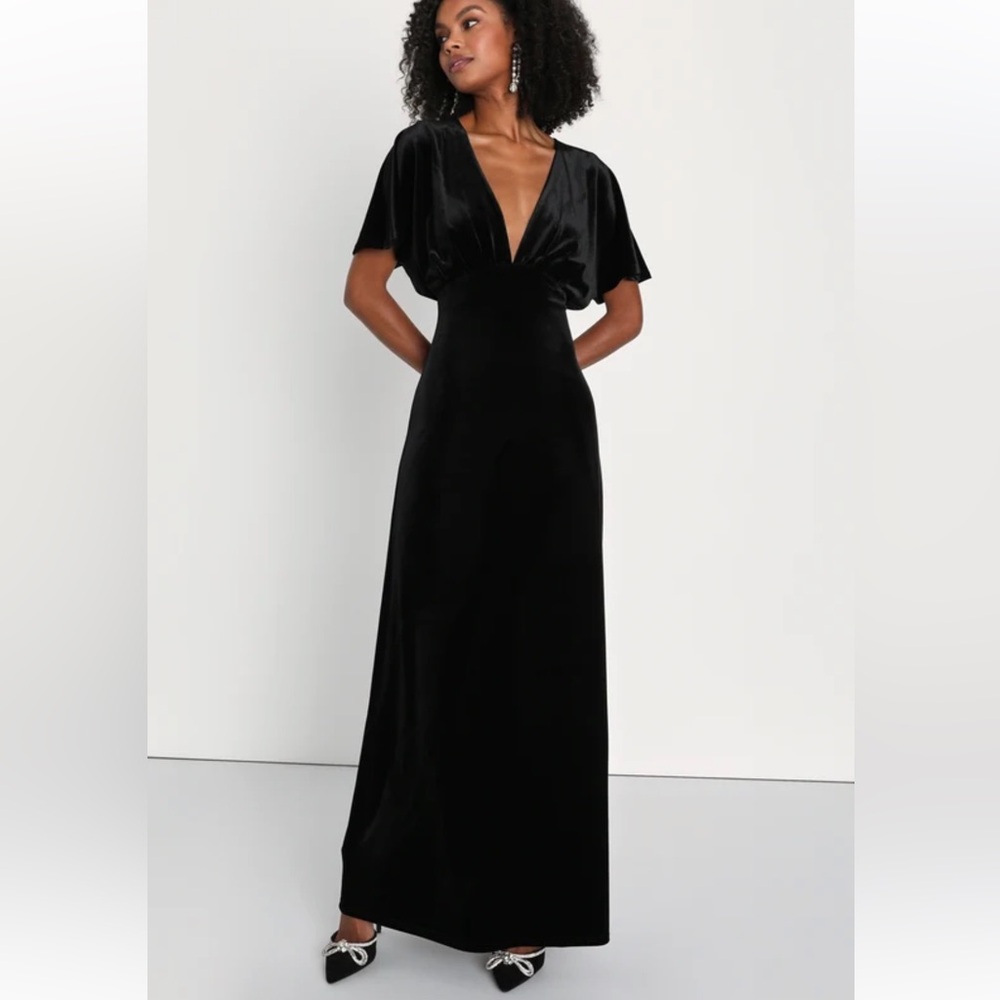 Lulu's Black Velvet Deep V Maxi Dress